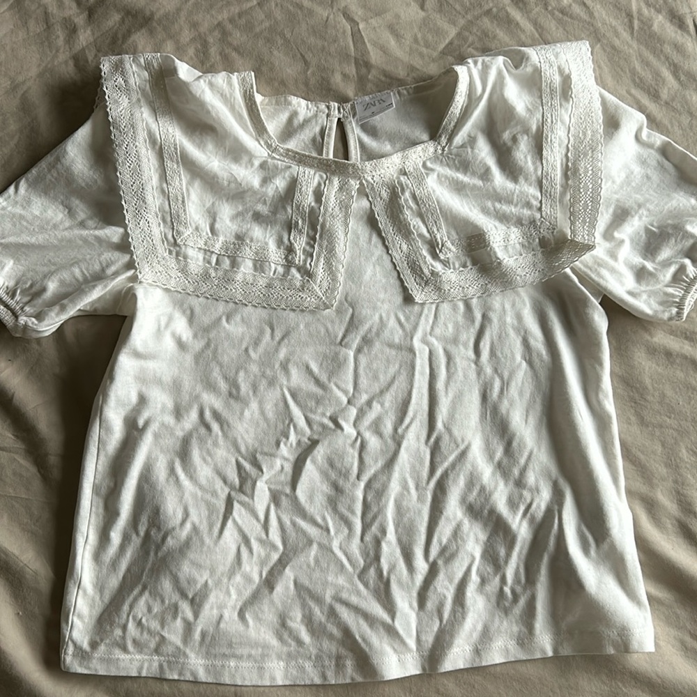 Embroidered collar shirt